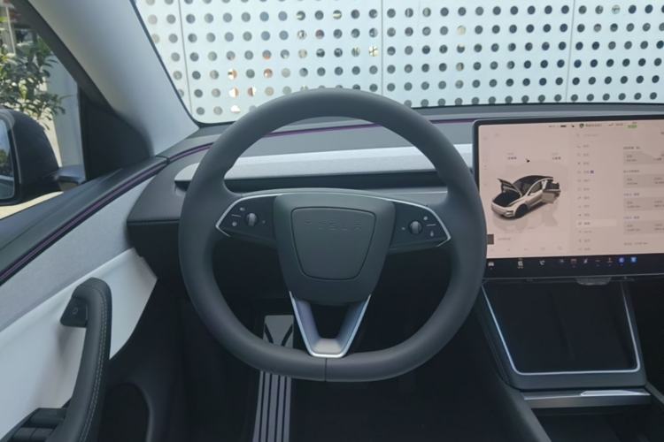 Used Tesla Model Y 2025 Rear-Wheel-Drive Version Steering Wheel