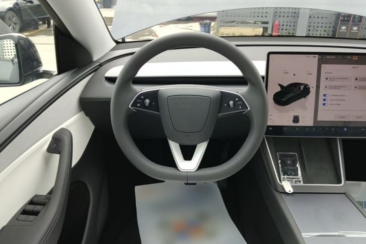 Used Tesla Model Y 2025 Rear-Wheel-Drive Version Steering Wheel