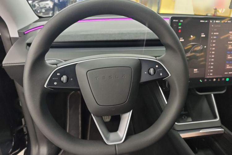 Used Tesla Model Y 2025 Long-Range All-Wheel Drive First Edition Steering Wheel