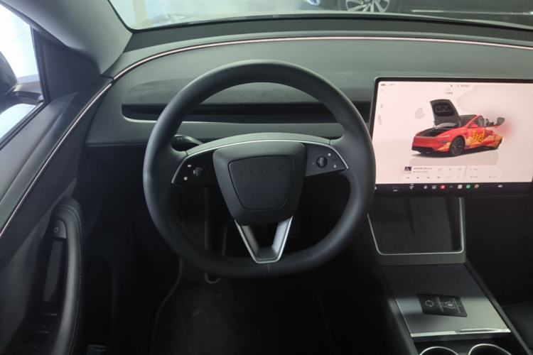 Used Tesla Model Y 2025 Rear-Wheel Drive First Edition Steering Wheel