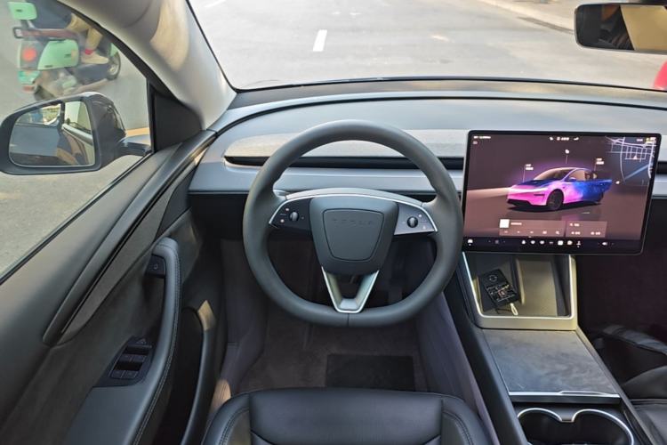 Used Tesla Model Y 2025 Long-Range All-Wheel-Drive Version Steering Wheel