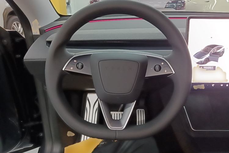 Used Tesla Model Y 2025 Long-Range All-Wheel-Drive Version Steering Wheel
