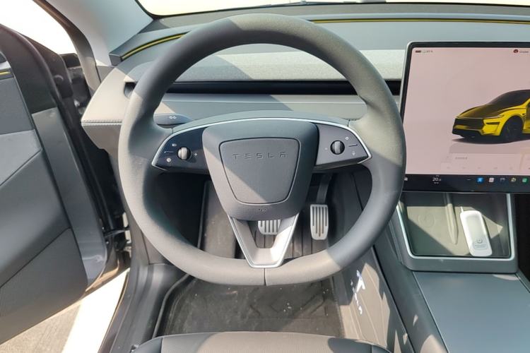 Used Tesla Model Y 2025 Rear-Wheel-Drive Version Steering Wheel