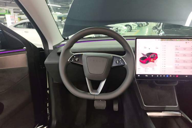 Used Tesla Model Y 2025 Long-Range All-Wheel Drive First Edition Steering Wheel