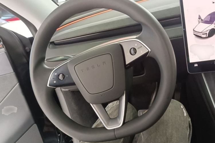 Used Tesla Model Y 2025 Long-Range All-Wheel Drive First Edition Steering Wheel