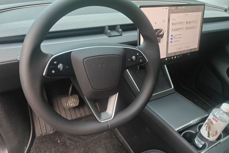 Used Tesla Model Y 2025 Rear-Wheel-Drive Version Steering Wheel