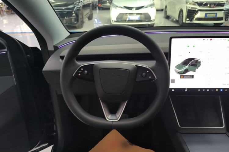 Used Tesla Model Y 2025 Rear-Wheel-Drive Version Steering Wheel
