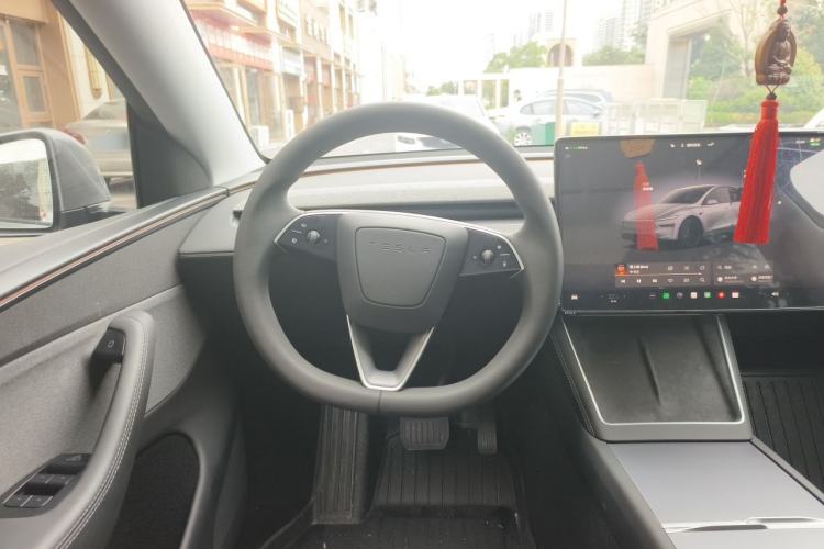 Used Tesla Model Y 2025 Rear-Wheel-Drive Version Steering Wheel