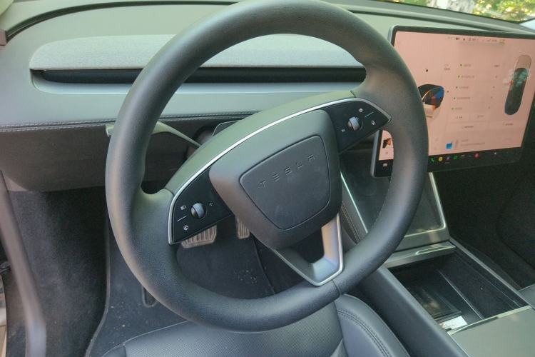 Used Tesla Model Y 2025 Rear-Wheel-Drive Version Steering Wheel