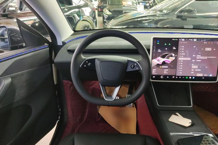 Used Tesla Model Y 2025 Long-Range All-Wheel Drive First Edition Steering Wheel