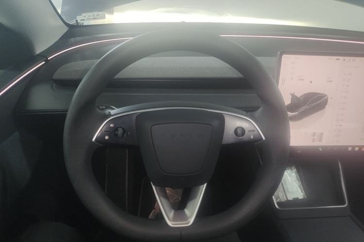 Used Tesla Model Y 2025 Rear-Wheel-Drive Version Steering Wheel