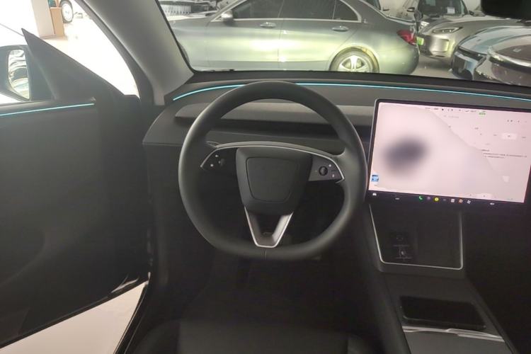 Used Tesla Model Y 2025 Long-Range All-Wheel-Drive Version Steering Wheel