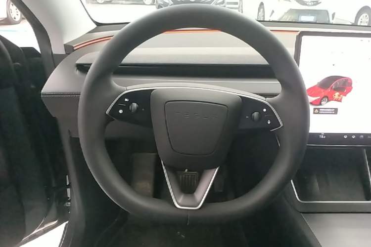 Used Tesla Model Y 2025 Rear-Wheel-Drive Version Steering Wheel