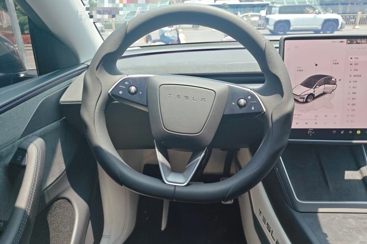 Used Tesla Model Y 2025 Long-Range All-Wheel Drive First Edition Steering Wheel