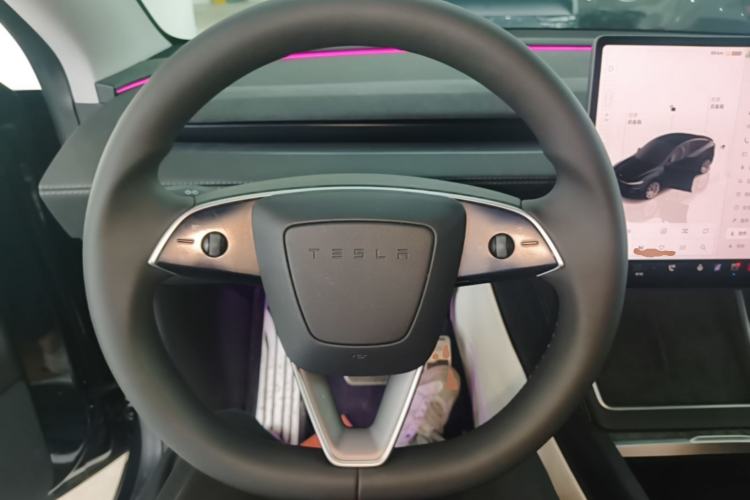 Used Tesla Model Y 2025 Long-Range All-Wheel-Drive Version Steering Wheel