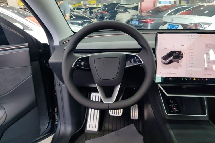 Used Tesla Model Y 2025 Long-Range All-Wheel Drive First Edition Steering Wheel