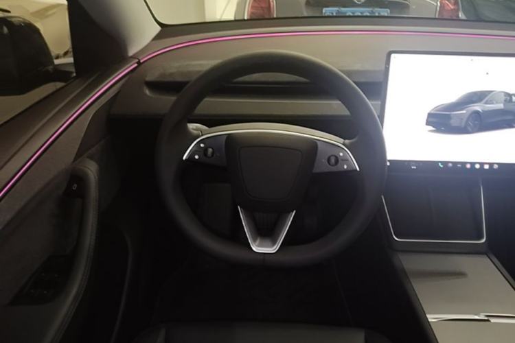 Used Tesla Model Y 2025 Long-Range All-Wheel Drive First Edition Steering Wheel