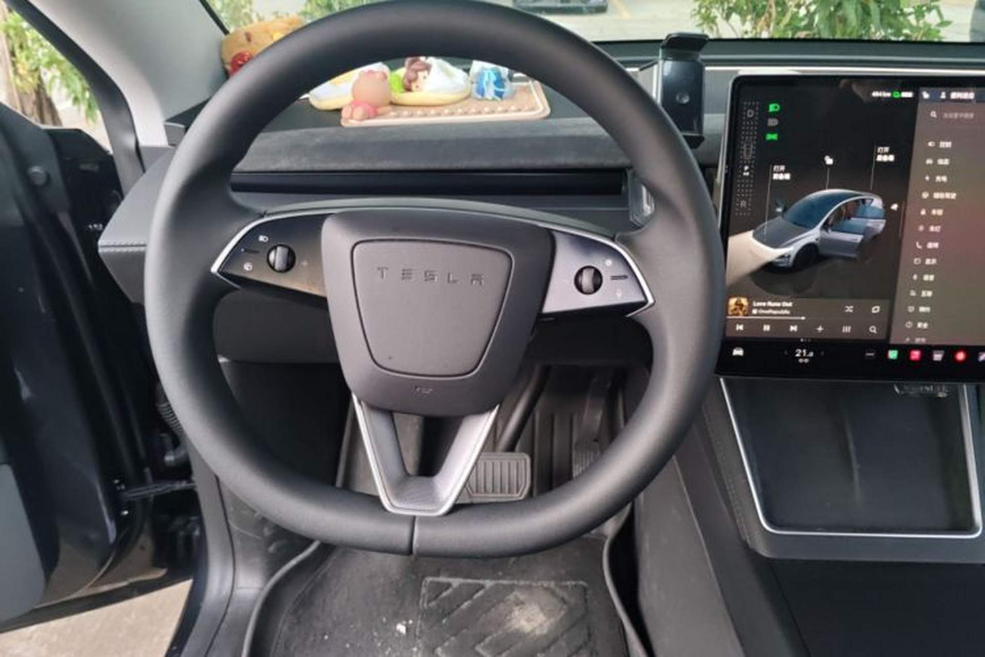 Used Tesla Model Y 2025 Long-Range All-Wheel Drive First Edition Steering Wheel