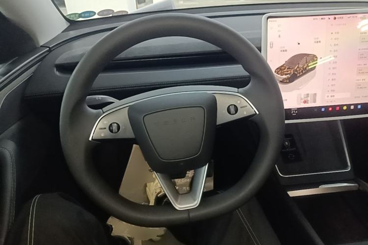 Used Tesla Model Y 2025 Long-Range All-Wheel Drive First Edition Steering Wheel