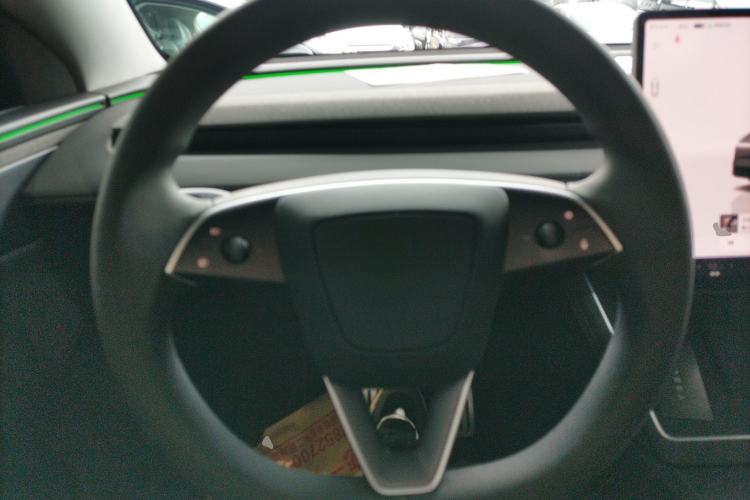 Used Tesla Model Y 2025 Long-Range All-Wheel-Drive Version Steering Wheel