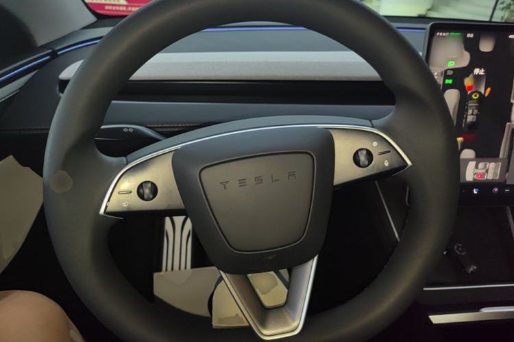 Used Tesla Model Y 2025 Long-Range All-Wheel Drive First Edition Steering Wheel