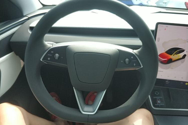 Used Tesla Model Y 2025 Long-Range All-Wheel-Drive Version Steering Wheel