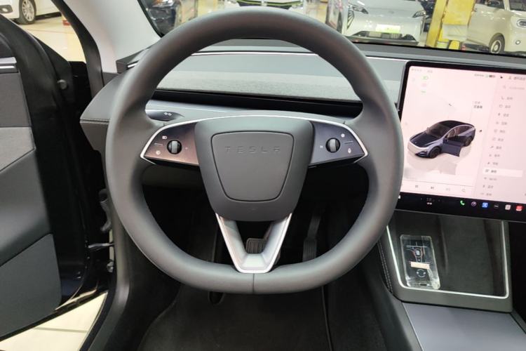 Used Tesla Model Y 2025 Rear-Wheel-Drive Version Steering Wheel