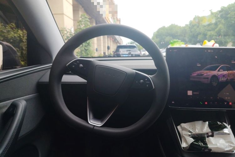 Used Tesla Model Y 2025 Rear-Wheel-Drive Version Steering Wheel