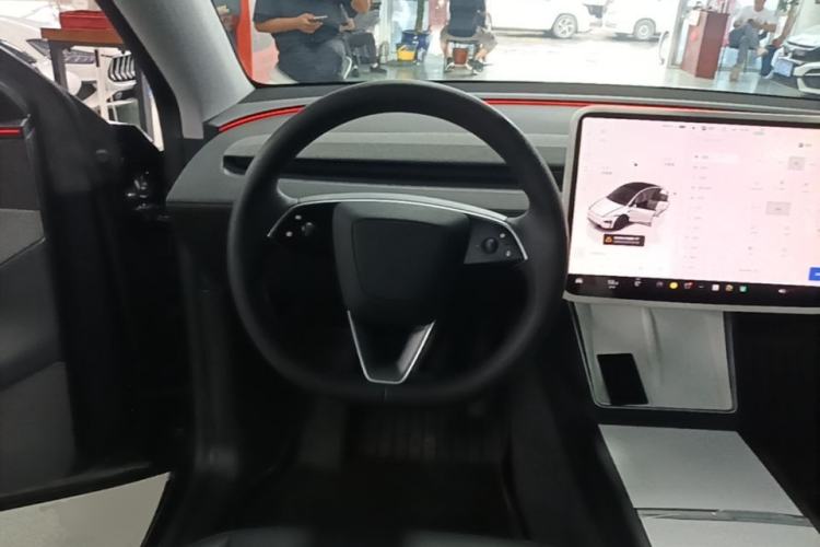 Used Tesla Model Y 2025 Rear-Wheel-Drive Version Steering Wheel
