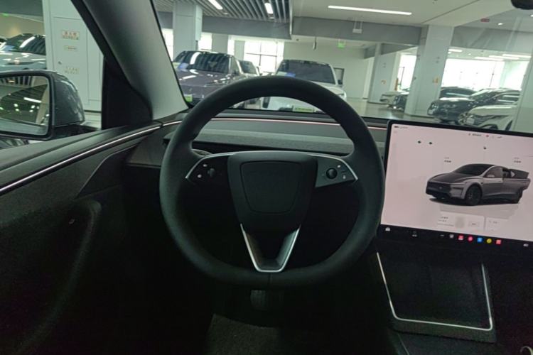 Used Tesla Model Y 2025 Updated Version Long-Range All-Wheel Drive Steering Wheel