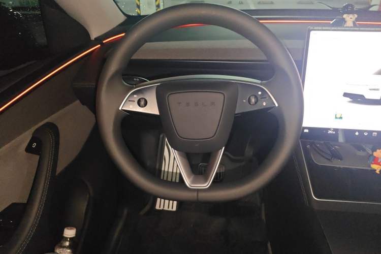 Used Tesla Model Y 2025 Rear-Wheel-Drive Version Steering Wheel