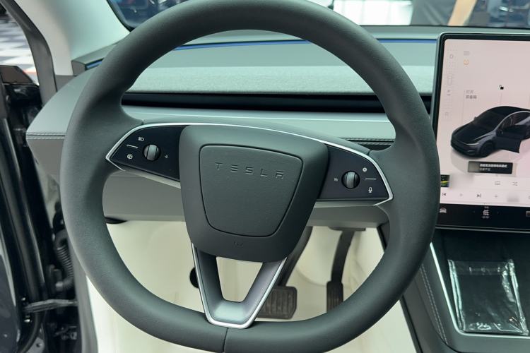 Used Tesla Model Y 2025 Rear-Wheel-Drive Version Steering Wheel