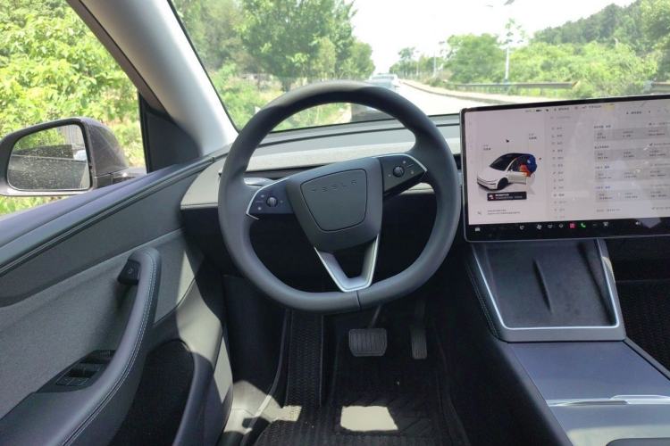 Used Tesla Model Y 2025 Rear-Wheel-Drive Version Steering Wheel