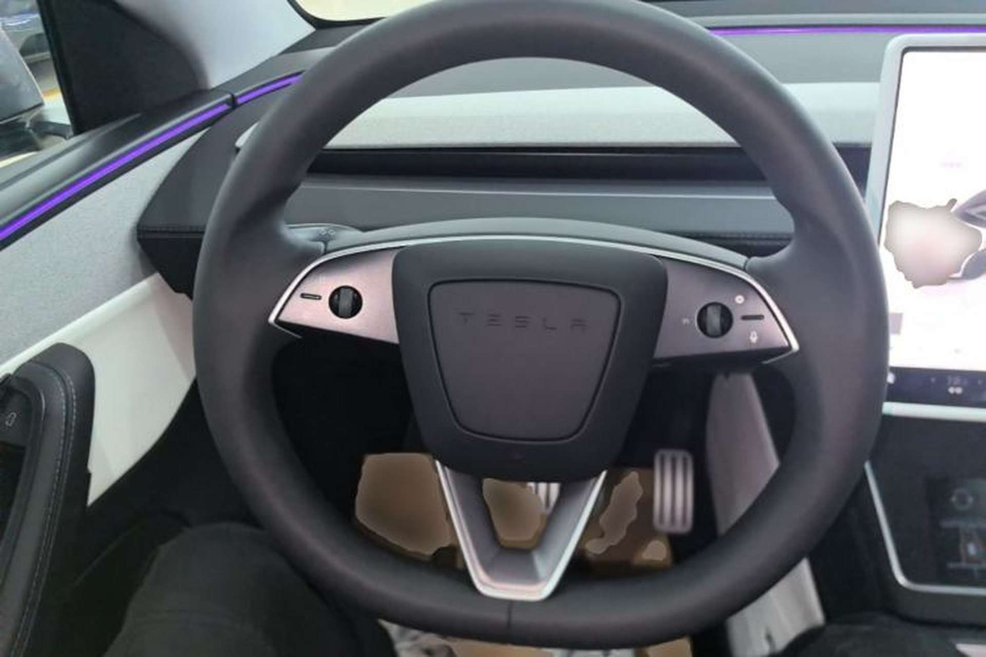 Used Tesla Model Y 2025 Rear-Wheel-Drive Version Steering Wheel