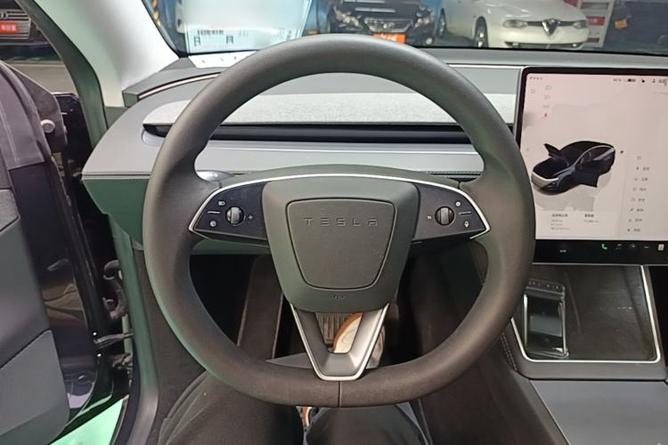 Used Tesla Model Y 2025 Rear-Wheel-Drive Version Steering Wheel