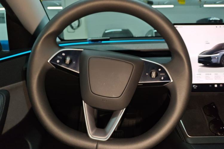 Used Tesla Model Y 2025 Rear-Wheel-Drive Version Steering Wheel