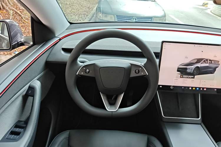 Used Tesla Model Y 2025 Rear-Wheel-Drive Version Steering Wheel
