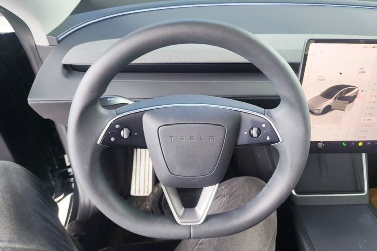 Used Tesla Model Y 2025 Rear-Wheel-Drive Version Steering Wheel