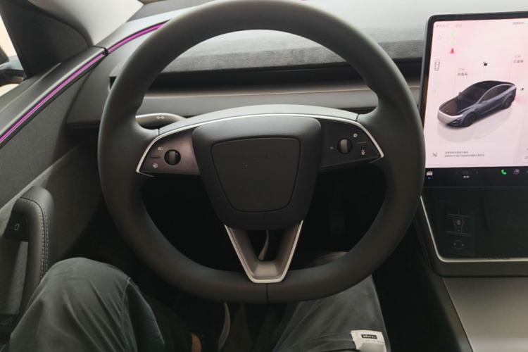 Used Tesla Model Y 2025 Rear-Wheel Drive First Edition Steering Wheel