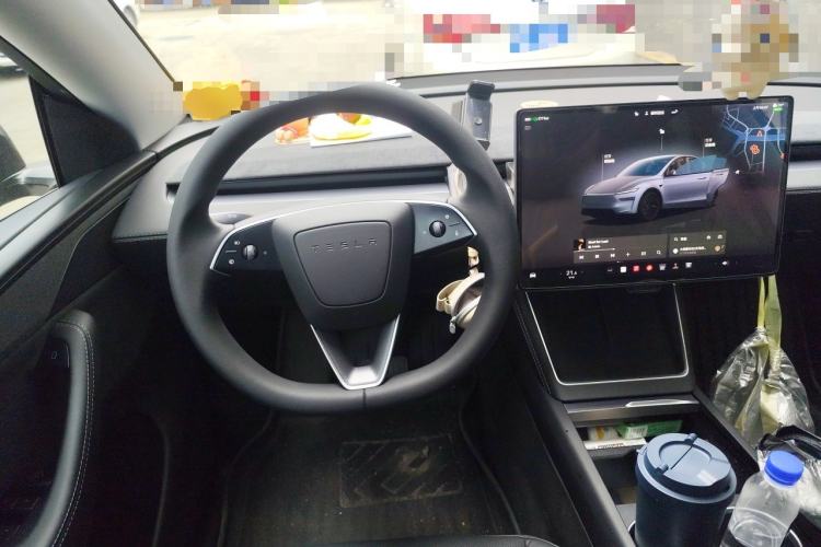Used Tesla Model Y 2025 Long-Range All-Wheel Drive First Edition Steering Wheel