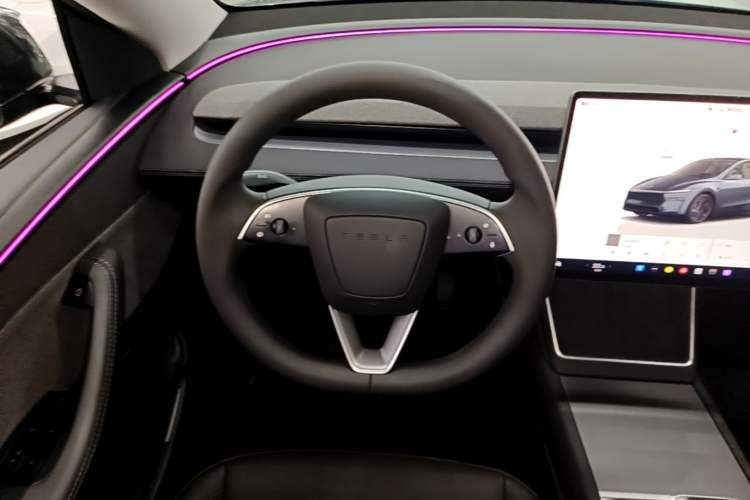 Used Tesla Model Y 2025 Rear-Wheel-Drive Version Steering Wheel