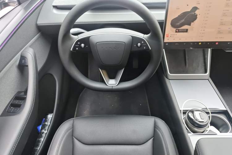 Used Tesla Model Y 2025 Rear-Wheel-Drive Version Steering Wheel