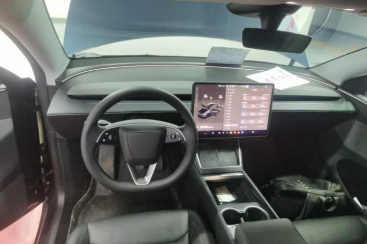 Used Tesla Model Y 2025 Rear-Wheel-Drive Version Steering Wheel