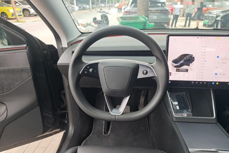 Used Tesla Model Y 2025 Long-Range All-Wheel Drive First Edition Steering Wheel