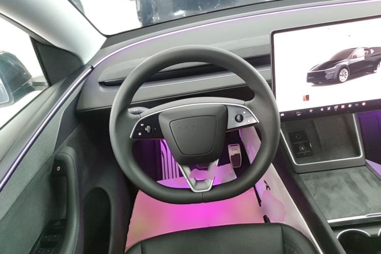 Used Tesla Model Y 2025 Long-Range All-Wheel-Drive Version Steering Wheel