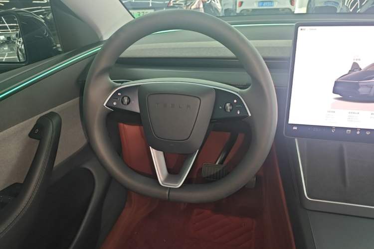 Used Tesla Model Y 2025 Rear-Wheel-Drive Version Steering Wheel