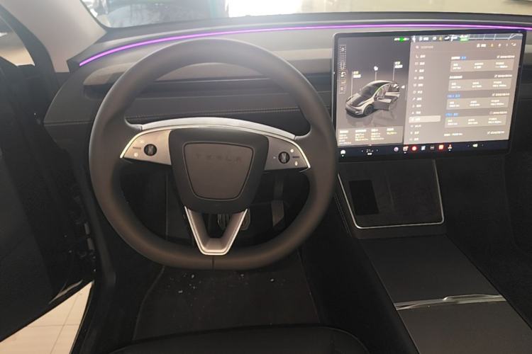 Used Tesla Model Y 2025 Rear-Wheel Drive First Edition Steering Wheel