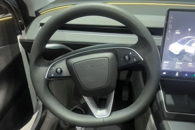 Used Tesla Model Y 2025 Rear-Wheel-Drive Version Steering Wheel