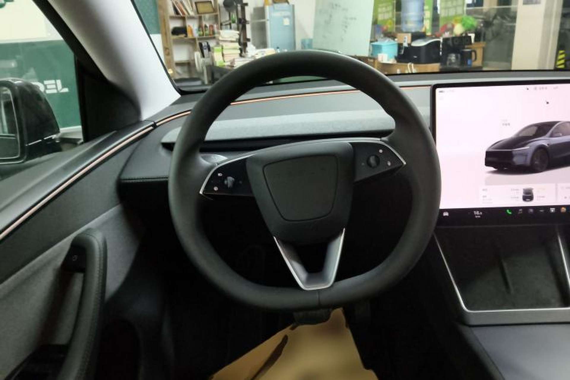 Used Tesla Model Y 2025 Rear-Wheel-Drive Version Steering Wheel