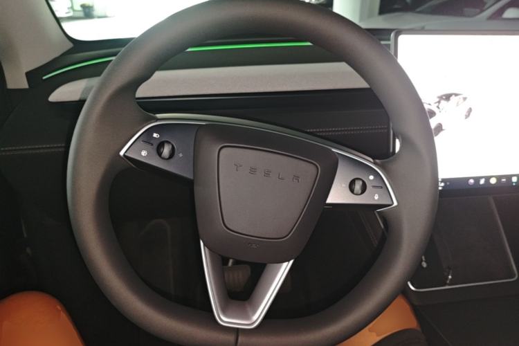 Used Tesla Model Y 2025 Long-Range All-Wheel-Drive Version Steering Wheel